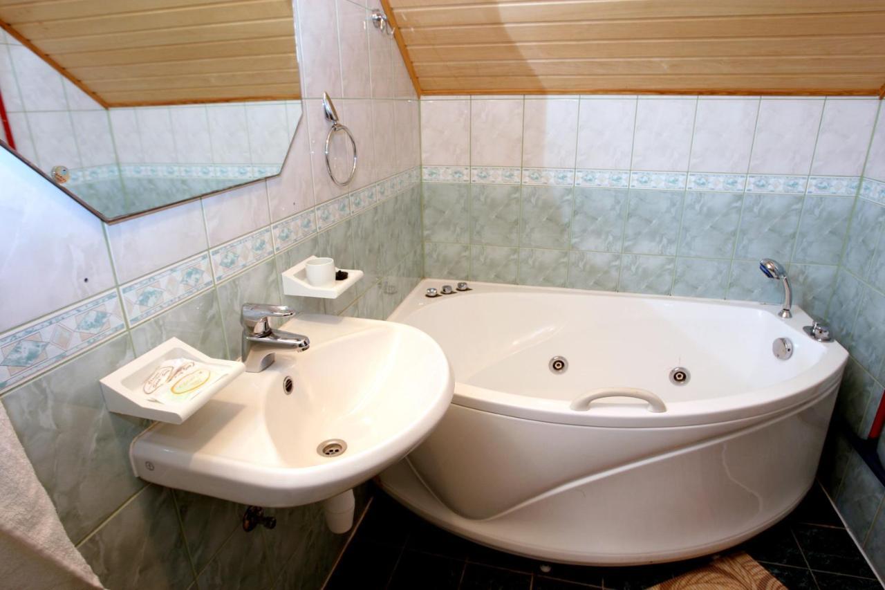Katariina Guesthouse รักเวเร ภายนอก รูปภาพ